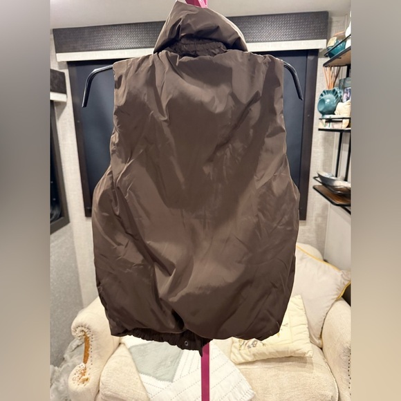 GAP Chocolate Brown Puffer Vest small - Picture 3 of 5